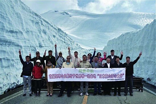 立山黒部アルペンルートを訪れた一行