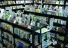 各種日本書籍が陳列されている「永東書店」の店内